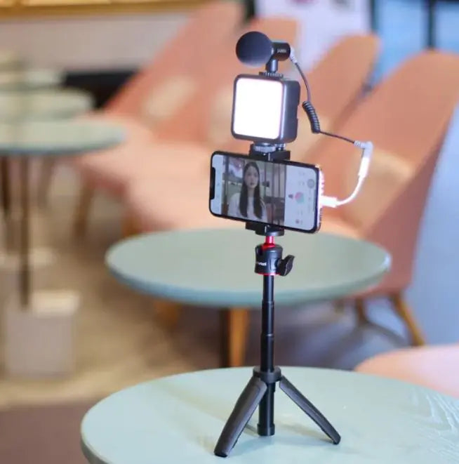 Portable Creator Kit – Light, Mic & Tripod