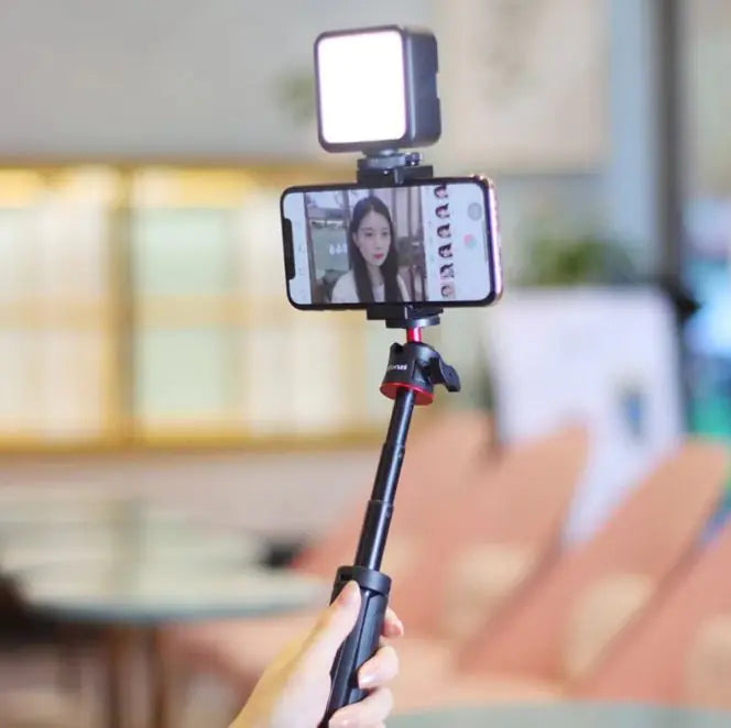 Portable Creator Kit – Light, Mic & Tripod